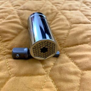 Universal socket wrench